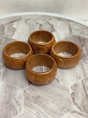 Set of 4 Hand Carved Wooden Napkin Rings Brown Leaf Design Rustic Table Decor